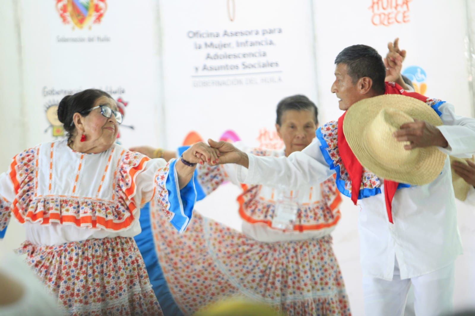 Numerosa participación en el Festival Folclórico del Adulto Mayor