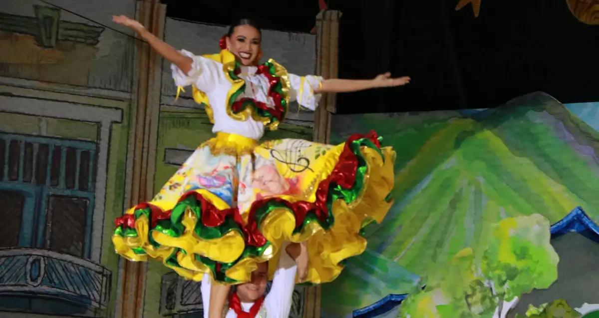 Las Candidatas al Reinado Departamental del Bambuco mostraron en la muestra folclórica, toda la riqueza cultural del Huila Grande